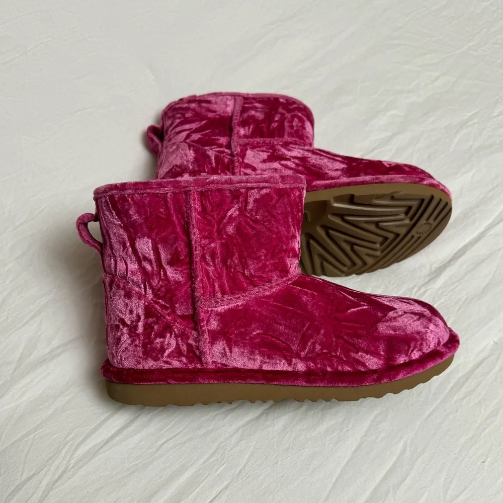 UGG Classic Mini II Velvet Boot Raspberry Sorbet Wool Lining Size 6 Classic